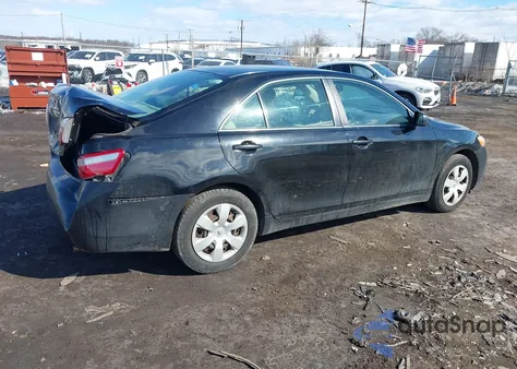 2007 Toyota Camry Le z USA, uszkodzony, nr VIN 4T1BE46K57U027011
